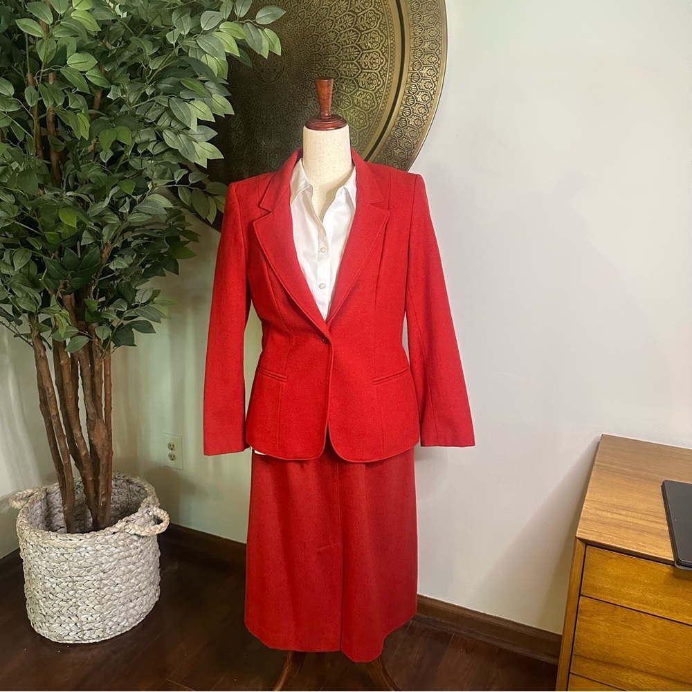 Vintage Act III Red Wool 2 piece Skirt & Blazer Suit  - Size 10/12